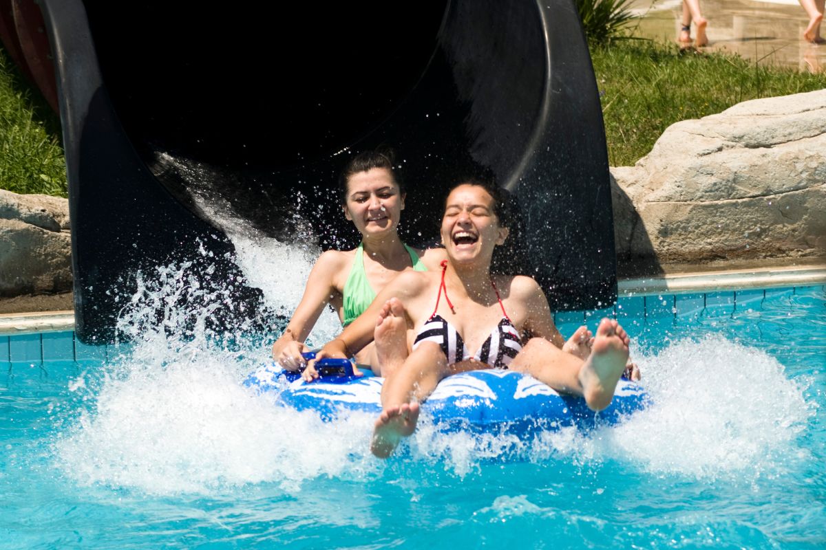 6 Amazing Places To Make A Splash: Best Water Parks In Wisconsin Dells